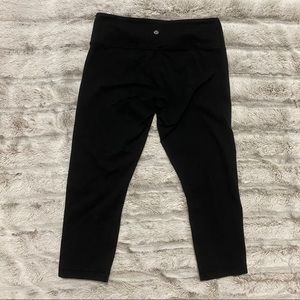 black crop lululemon leggings